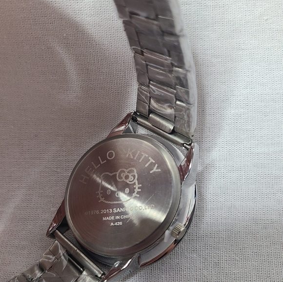 Brand new Sanrio Hello Kitty stainless steel watch - Picture 9 of 10